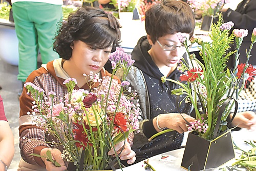 “巾幗心系企 建功新時(shí)代” 一一包頭熱力集團(tuán)女工倡議書2.jpg